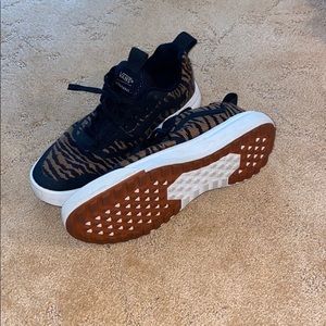 Vans UltraRange Sneaker (8.5)